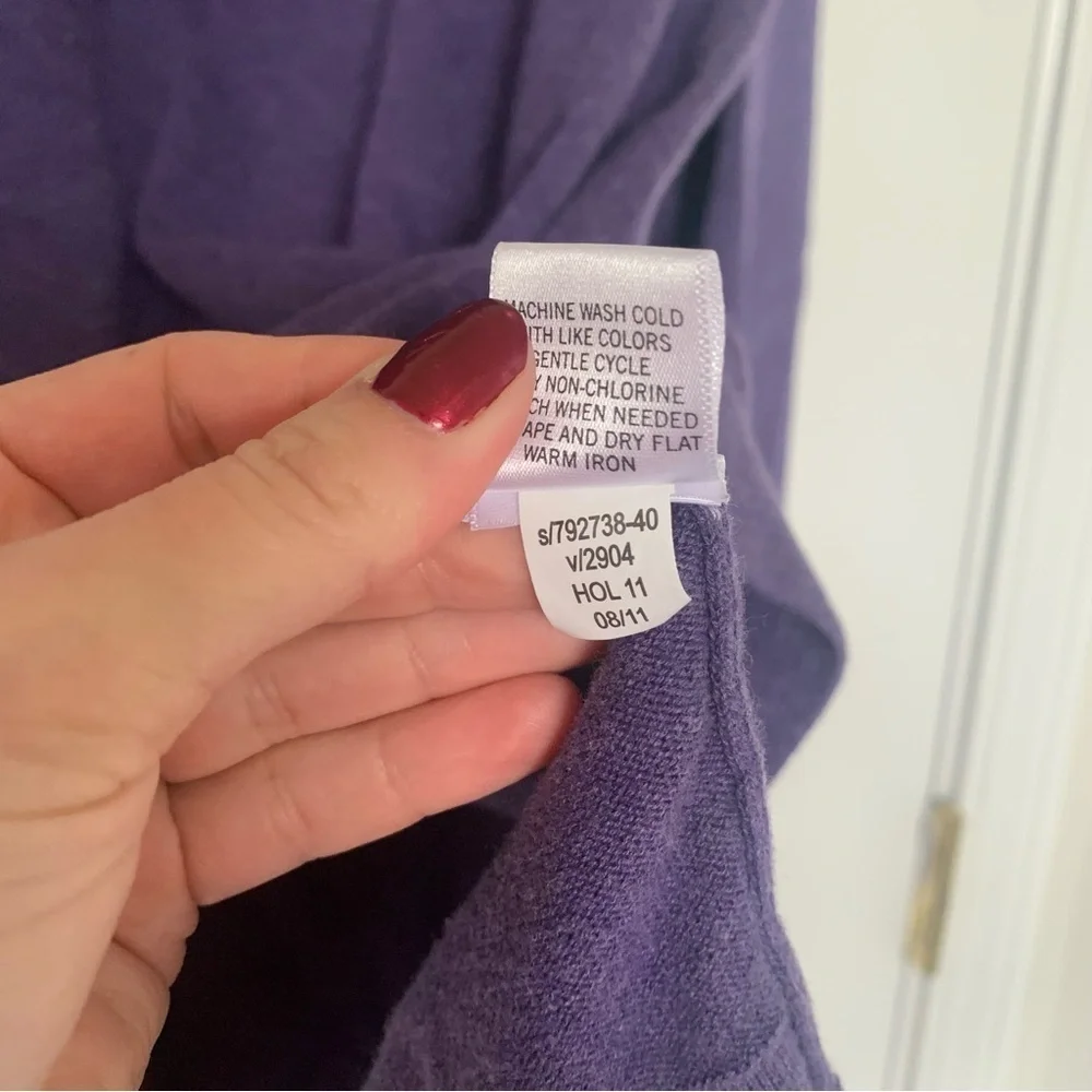 Banana Republic Men's Purple V-Neck Sweater Size Extra Large